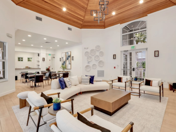 Spacious 3-Bedroom Condo in Naples - Renovated Resort-Style Amenities